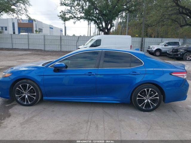 Toyota Camry Se Image 14