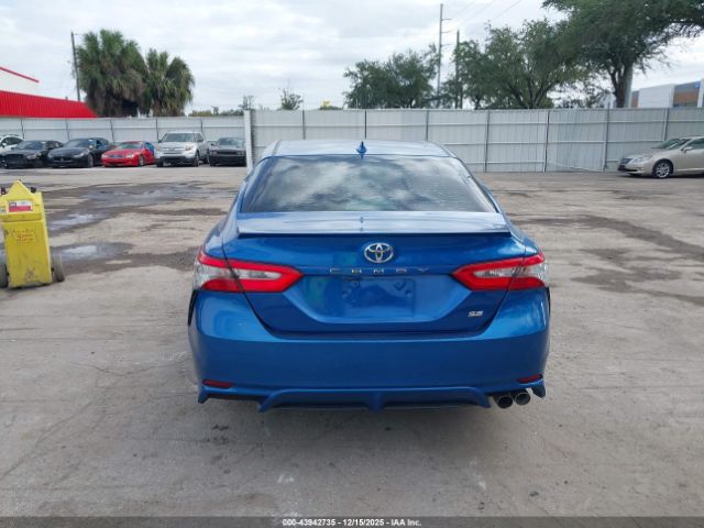 Toyota Camry Se Image 11