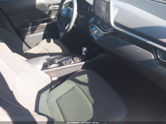 Toyota C-HR Xle Image 6