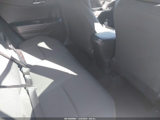 Toyota C-HR Xle Image 8