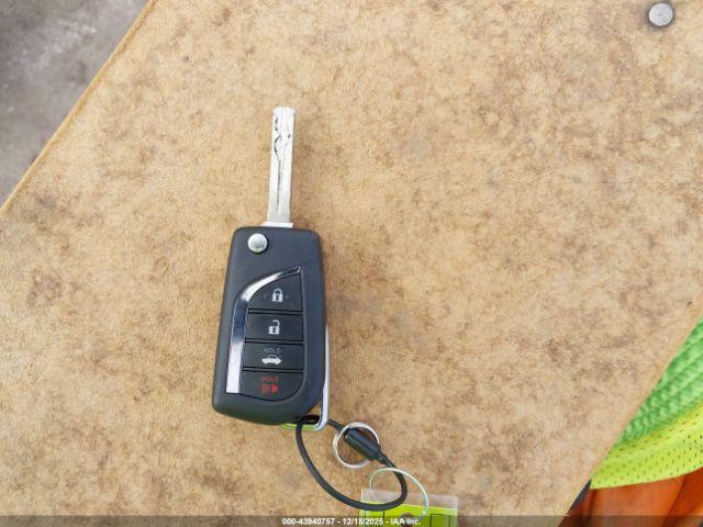 Toyota Corolla Le Image 9