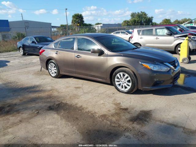  Salvage Nissan Altima