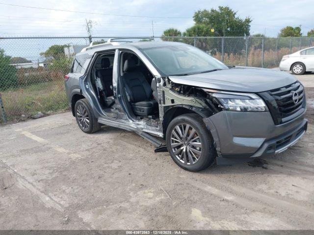  Salvage Nissan Pathfinder