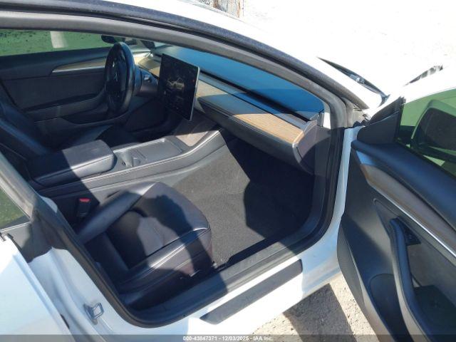 Tesla Model 3 Rear-wheel Drive Image 10