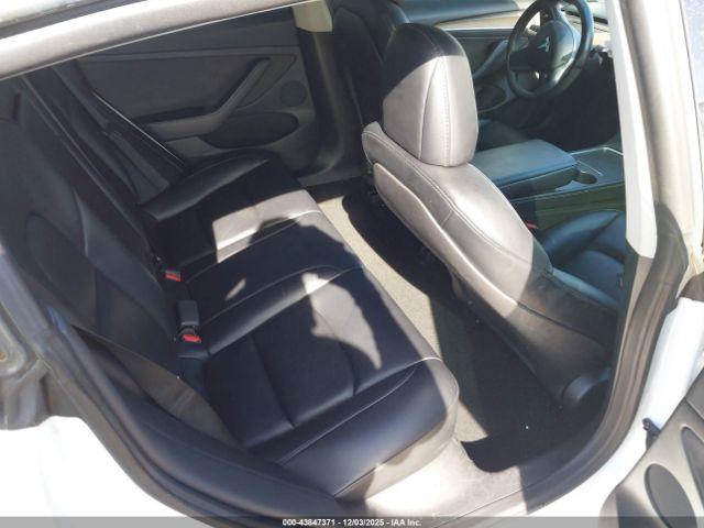 Tesla Model 3 Rear-wheel Drive Image 12