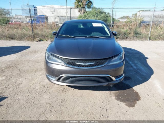 Chrysler 200 Limited Image 11