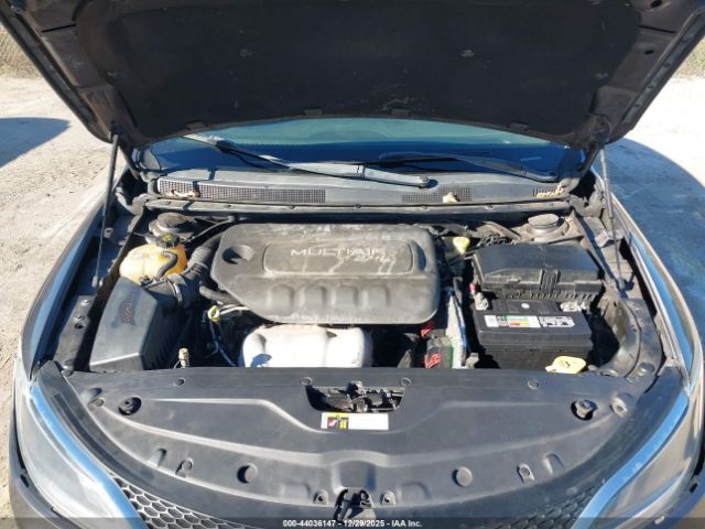 Chrysler 200 Limited Image 12