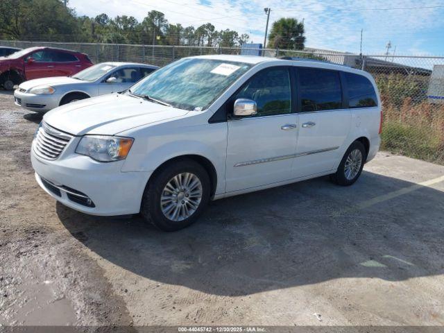 Chrysler Town & Country Limited Image 6