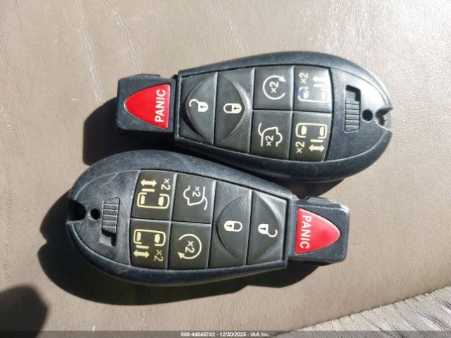 Chrysler Town & Country Limited Image 8