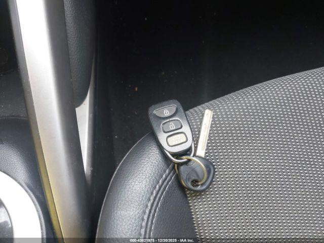 Hyundai VELOSTER Image 7