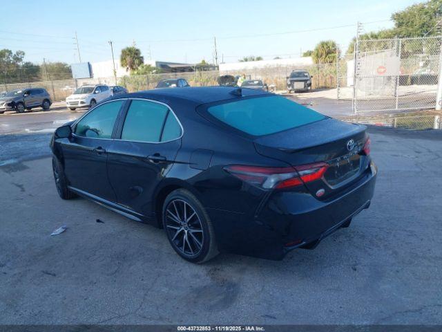 Toyota Camry Se Image 4