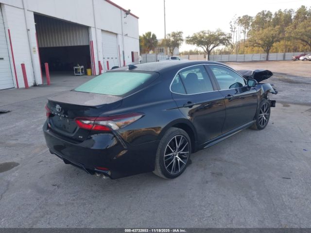 Toyota Camry Se Image 2