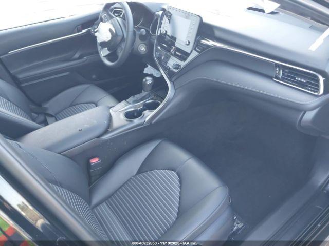 Toyota Camry Se Image 7