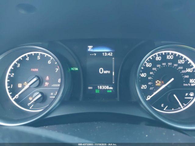 Toyota Camry Se Image 11