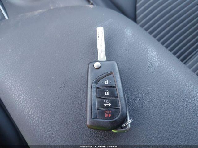 Toyota Camry Se Image 10