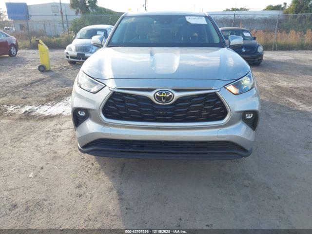 Toyota Highlander Le Image 13