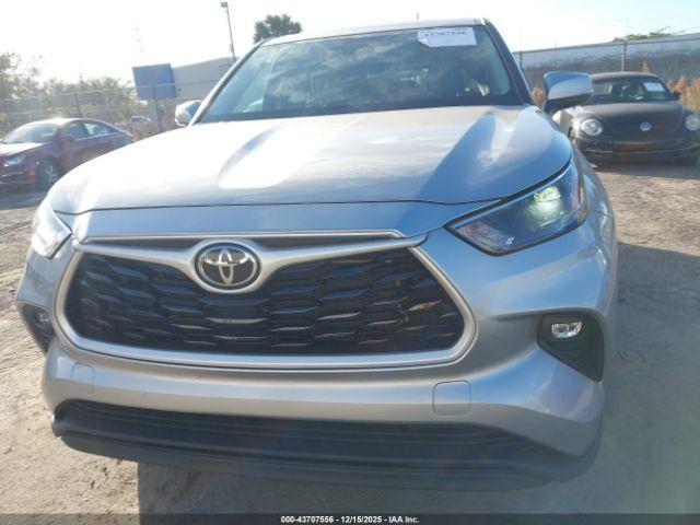 Toyota Highlander Le Image 10