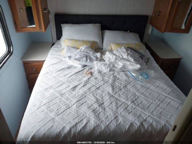 Freightliner Chassis X Line Motor Home Image 13