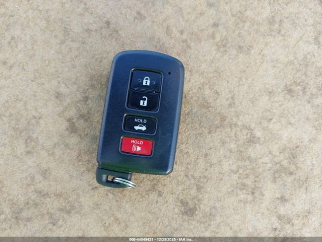 Toyota Camry Le Image 6