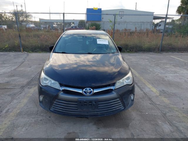 Toyota Camry Le Image 8