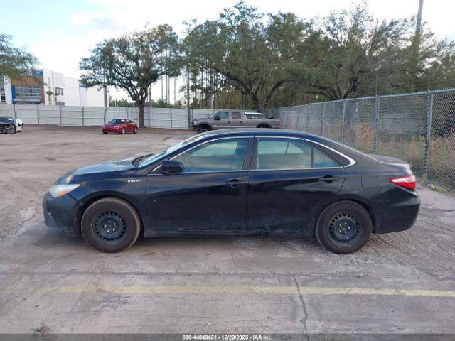 Toyota Camry Le Image 11