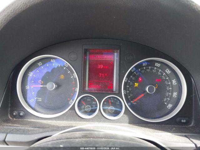 Volkswagen GTI 4-door Image 10