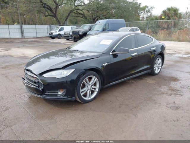 Tesla Model S P85 Image 14