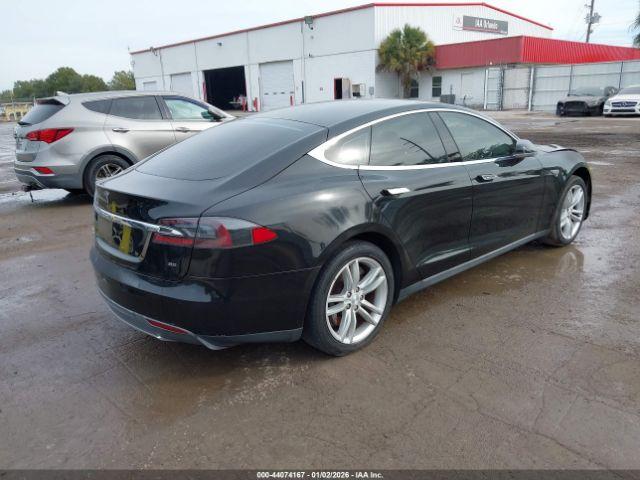 Tesla Model S P85 Image 2