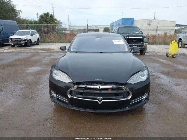 Tesla Model S P85 Image 8