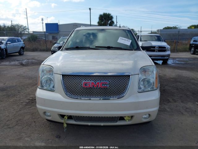 GMC Yukon Denali Image 5