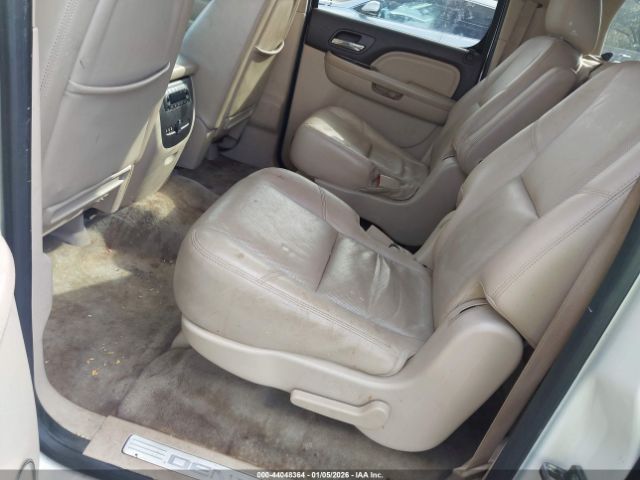 GMC Yukon Denali Image 14