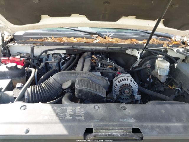 GMC Yukon Denali Image 16