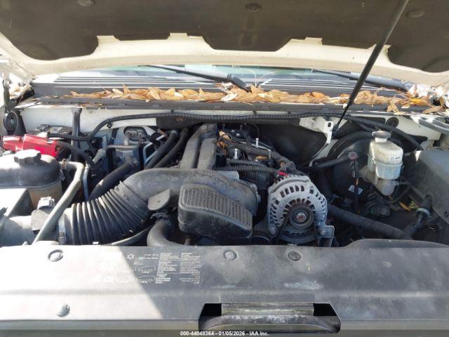 GMC Yukon Denali Image 16