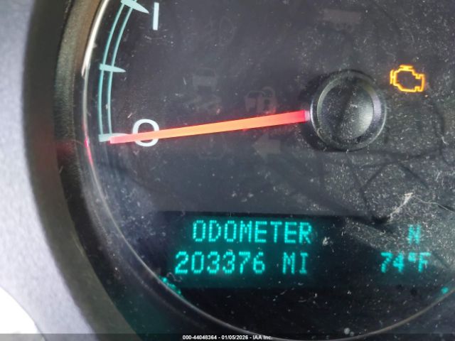 GMC Yukon Denali Image 12