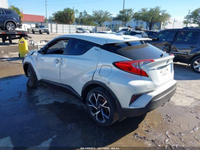 Toyota C-HR Xle Image 3