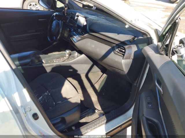 Toyota C-HR Xle Image 16