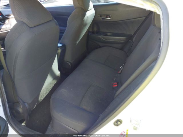 Toyota C-HR Xle Image 8