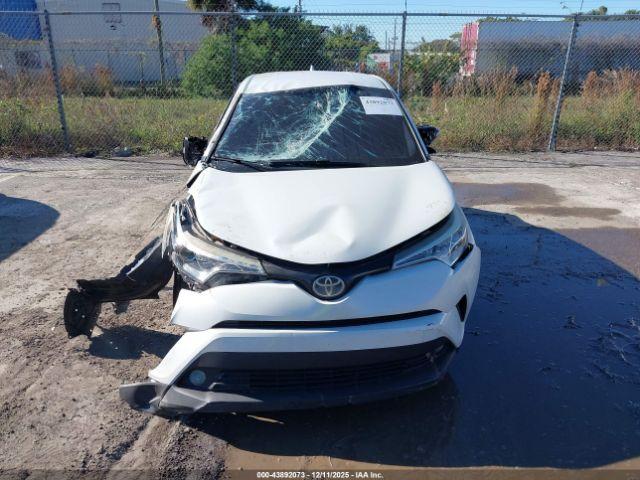 Toyota C-HR Xle Image 11