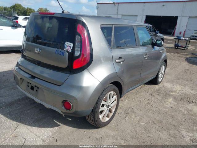 Kia Soul + Image 9