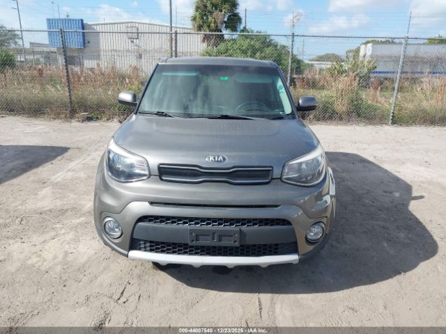 Kia Soul + Image 11