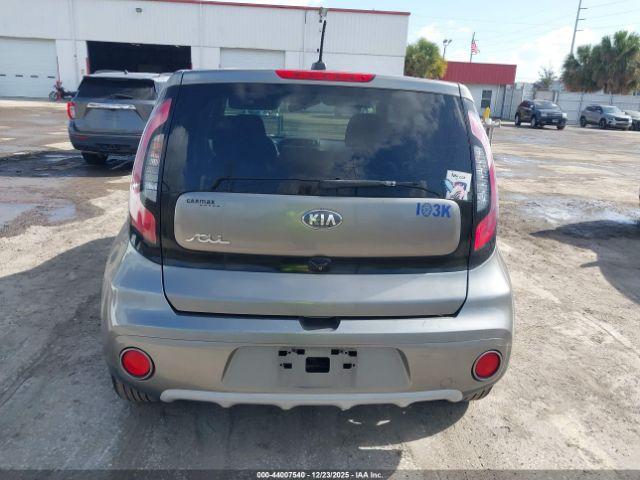 Kia Soul + Image 13