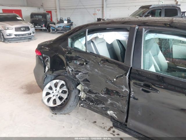 Toyota Corolla Le Image 7