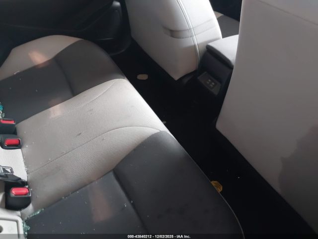 Toyota Corolla Le Image 2