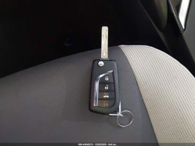 Toyota Corolla Le Image 4