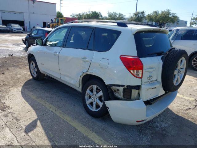 Toyota RAV4 Limited Image 5