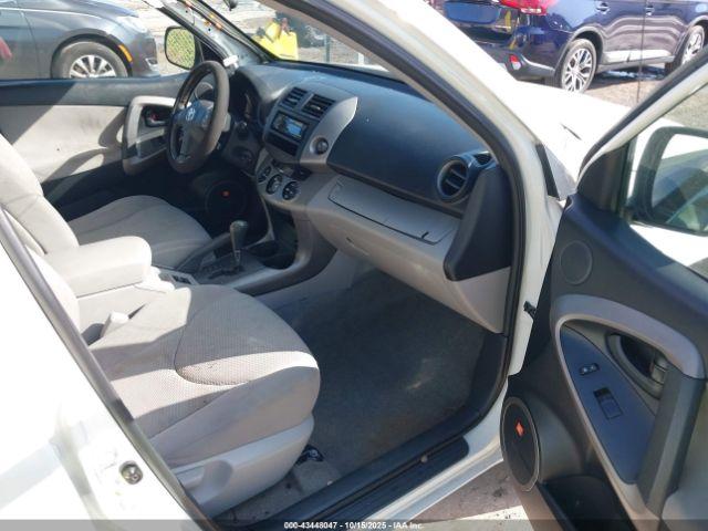 Toyota RAV4 Limited Image 7