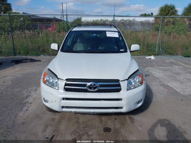 Toyota RAV4 Limited Image 8