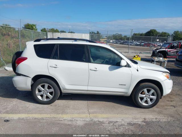 Toyota RAV4 Limited Image 14
