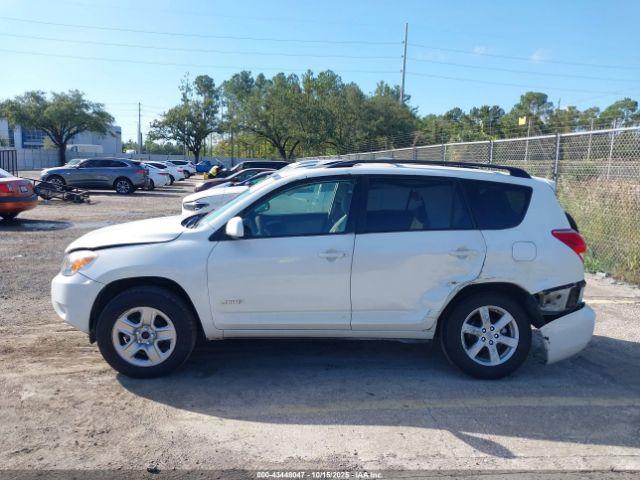 Toyota RAV4 Limited Image 3