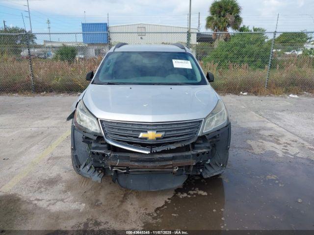 Chevrolet Traverse Ls Image 2
